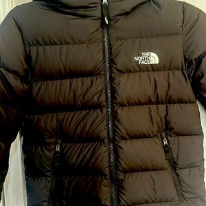 Girls black the North face 550 coat . Great condition.